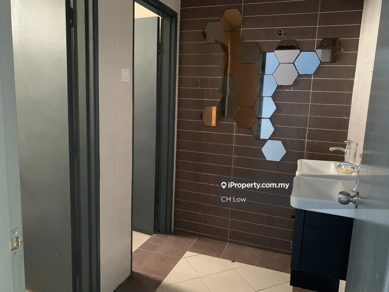 Shop / Office for Rent in Bandar Putra Permai, Seri Kembangan by CH Low - iProperty.com.my