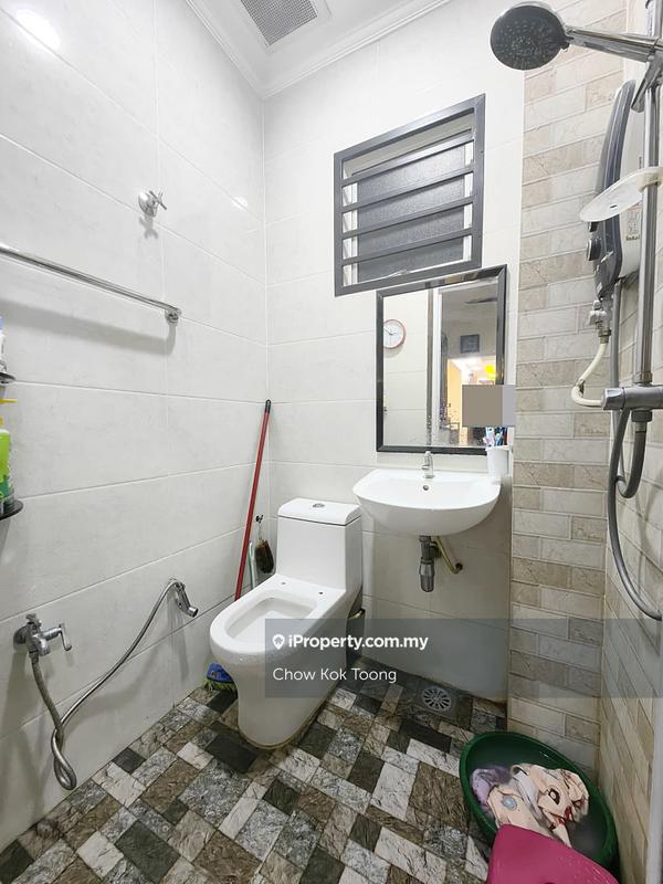 1-storey Terraced House for Sale in Bandar Putra Permai, Seri Kembangan by Chow Kok Toong - iProperty.com.my