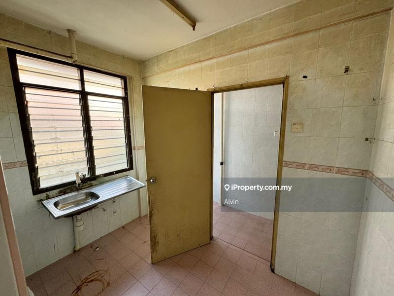 Townhouse for Sale in Taman Seri Bayan, Durian Tunggal by Alvin - iProperty.com.my