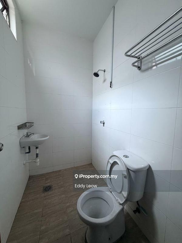 Rumah Berangkai 3 Tingkat untuk Dijual di Taman Limbongan Indah, Melaka City oleh Eddy Leow - Bathroom - iProperty.com.my