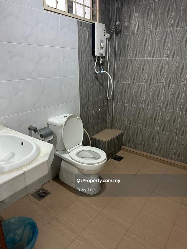 Apartment for Sale in Glory Beach Resort by Tony Lee - iProperty.com.my