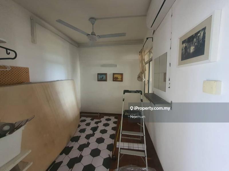 Apartment for Sale in Glory Beach Resort by Norman - iProperty.com.my
