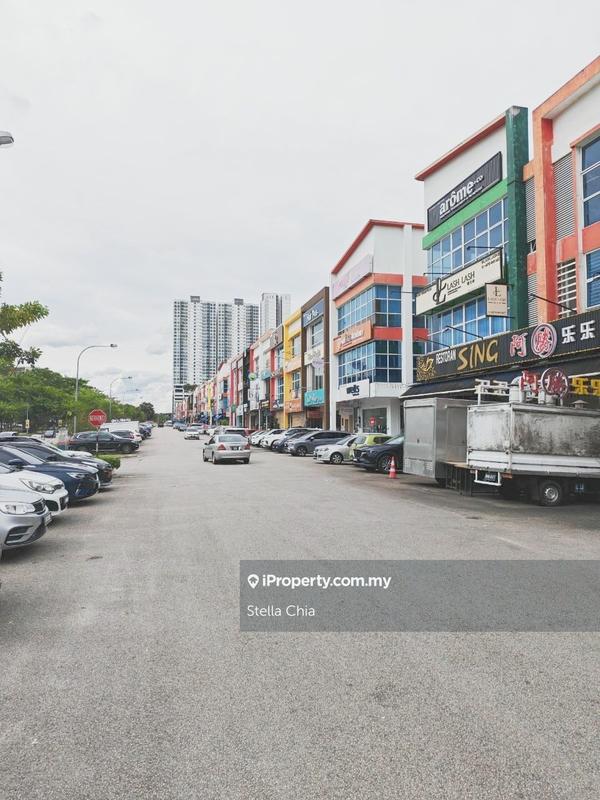 For Rent - Mount Austin (Red White Shop) 3 Storey Shop, Facing Main Road – High Visibility