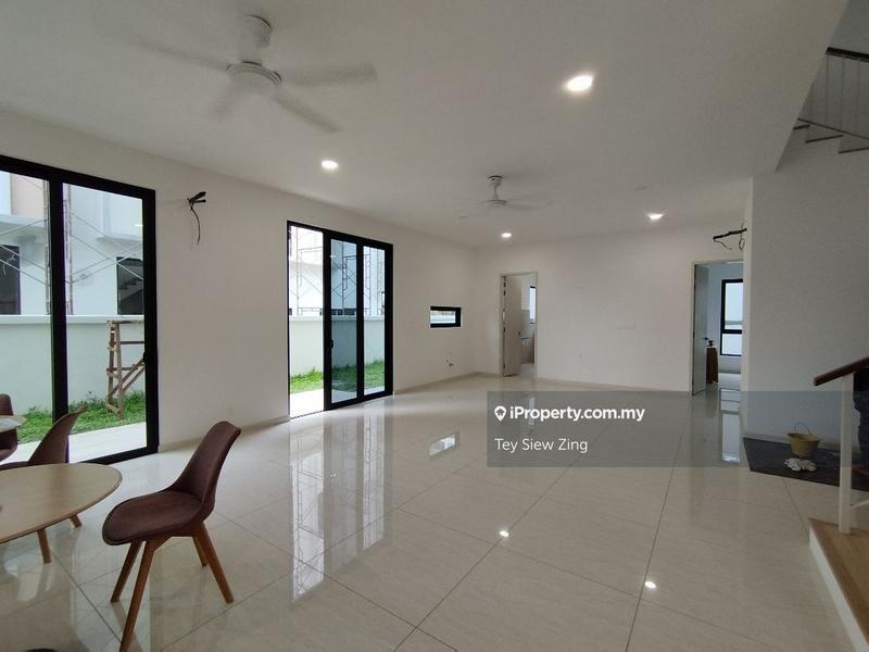 Semi-Detached House for Sale in Taman Bukit Serdang, Seri Kembangan by Tey Siew Zing - iProperty.com.my