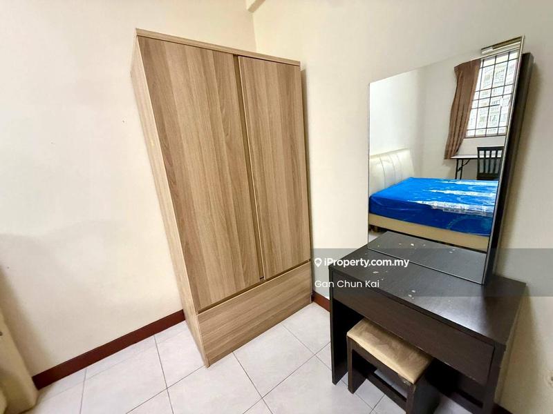 Condominium for Rent in Gold Coast Resort Condominium by Gan Chun Kai - Bedroom - iProperty.com.my