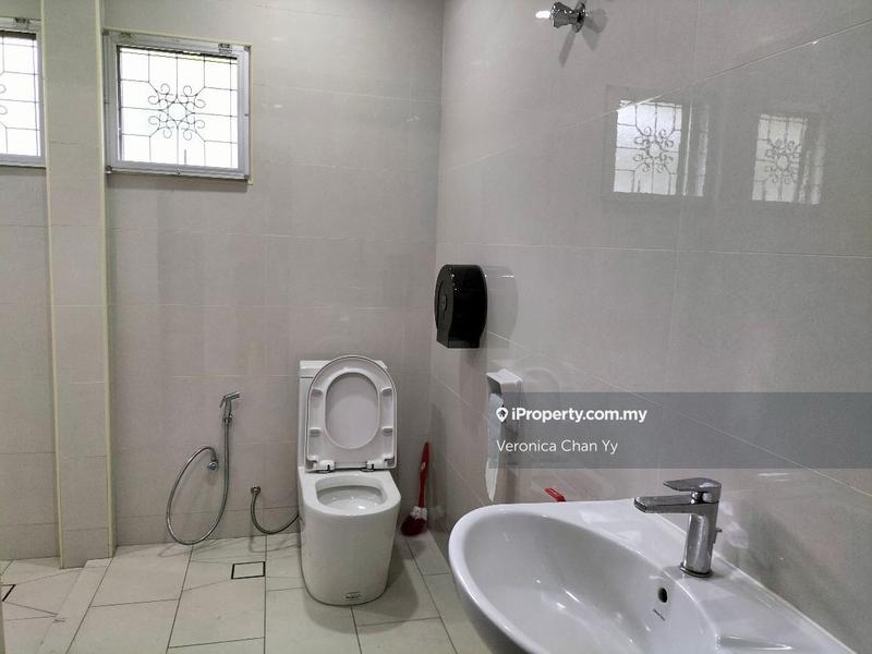 Bungalow House for Sale in Ampang Hilir, Ampang by Veronica Chan Yy - iProperty.com.my