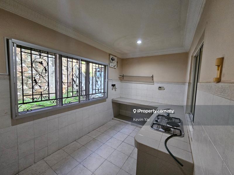 Rumah Berkembar untuk Dijual di Damansara Heights, Damansara Heights oleh Kevin Yai - iProperty.com.my