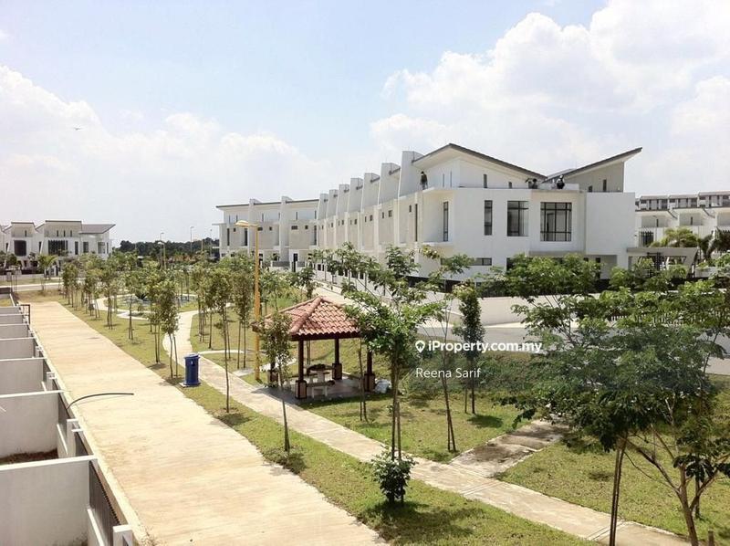 Rumah Berangkai 2 Tingkat untuk Dijual di Angular Lot, Laman Glenmarie, Bigger Size, Glenmarie oleh Reena Sarif - iProperty.com.my