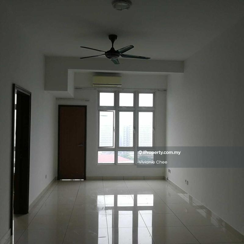 Kondominium untuk Dijual di Sri Putramas III / Royal Regent oleh Vivianie Chee - Living Room - iProperty.com.my