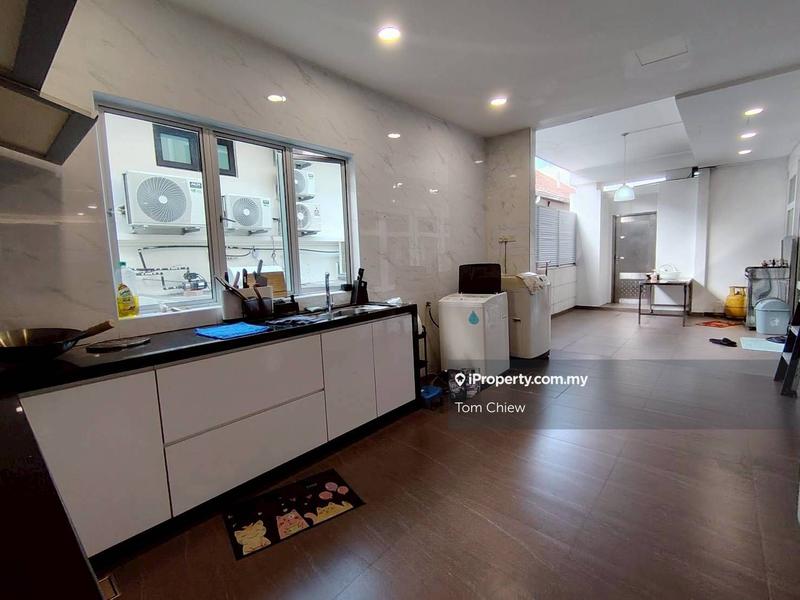 Semi-Detached House for Sale in Taman Molek, Johor Bahru by Tom Chiew - iProperty.com.my