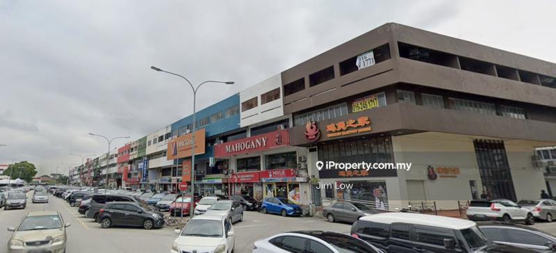 For Rent - Petaling Jaya , SS2 , PJ Corner unit Facing Main Road with Lift