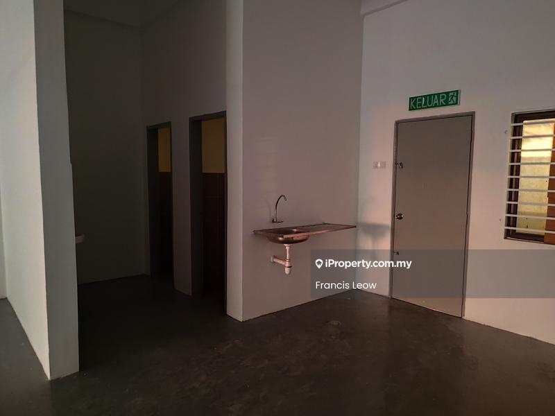 Kedai untuk Disewa di Bandar Country Homes, Rawang oleh Francis Leow - iProperty.com.my