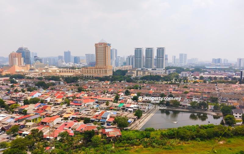 Kondominium untuk Dijual di The Boulevard oleh Herman Thow - Balcony Facing Sunway Pyramid - Enjoy Fireworks - iProperty.com.my