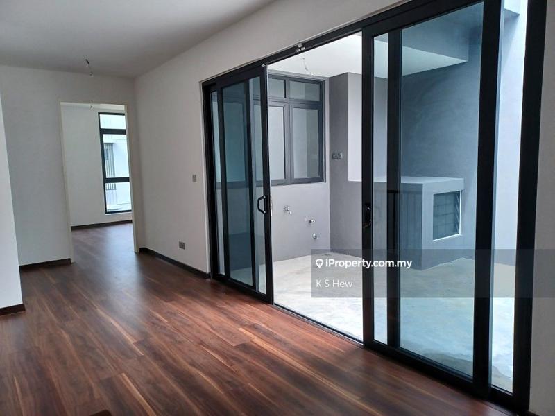 Rumah Teres 4-Tingkat untuk Dijual di Seri Kembangan, Selangor oleh K S Hew - iProperty.com.my