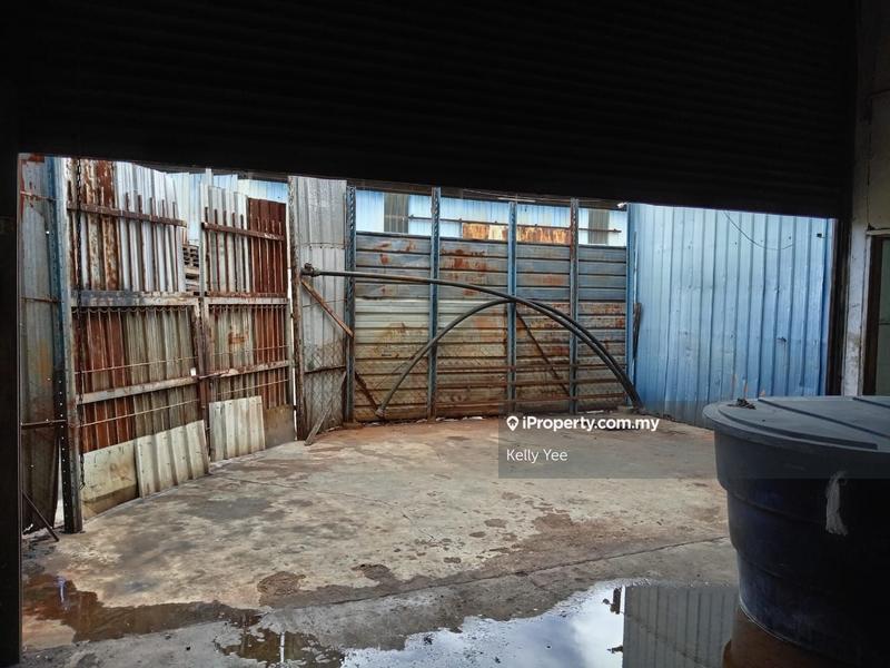 For Rent - 1.5 Storey Light Industrial Shoplot @ Taman Perindustrian Ringan Usahajaya for Rent