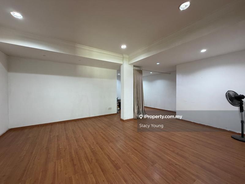 Rumah Berkembar untuk Dijual di Bandar Sungai Long, Selangor oleh Stacy Young - iProperty.com.my