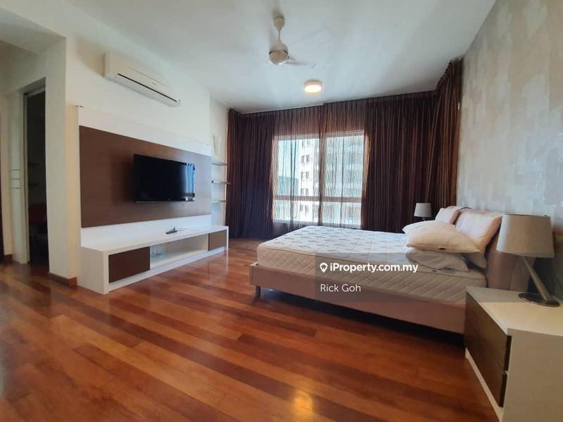 For Sale - Gurney Paragon