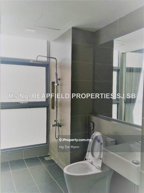 Condominium for Sale in Lakefront Residence by Ng Tze Mann - master bath - iProperty.com.my