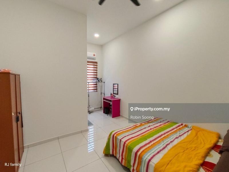 2.5-storey Terraced House for Sale in 8 Residence, Ujong Pasir by Robin Soong - iProperty.com.my