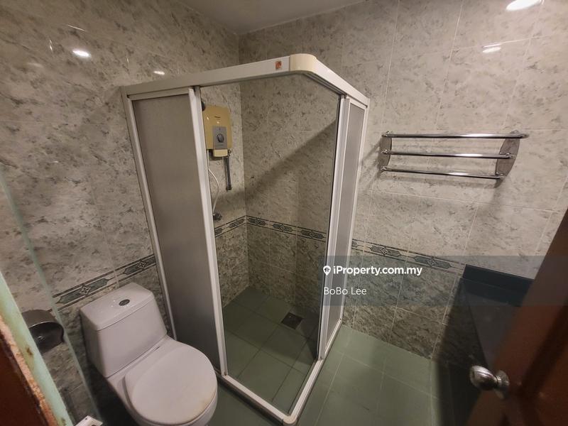 Rumah Berangkai 3 Tingkat untuk Dijual di Taman Salak Selatan, Salak South oleh BoBo Lee - iProperty.com.my