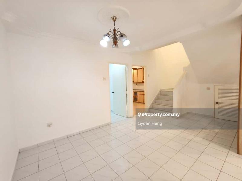 Rumah Teres 2-Tingkat untuk Dijual di Taman Desa Cemerlang, Ulu Tiram oleh Gyden Heng - iProperty.com.my