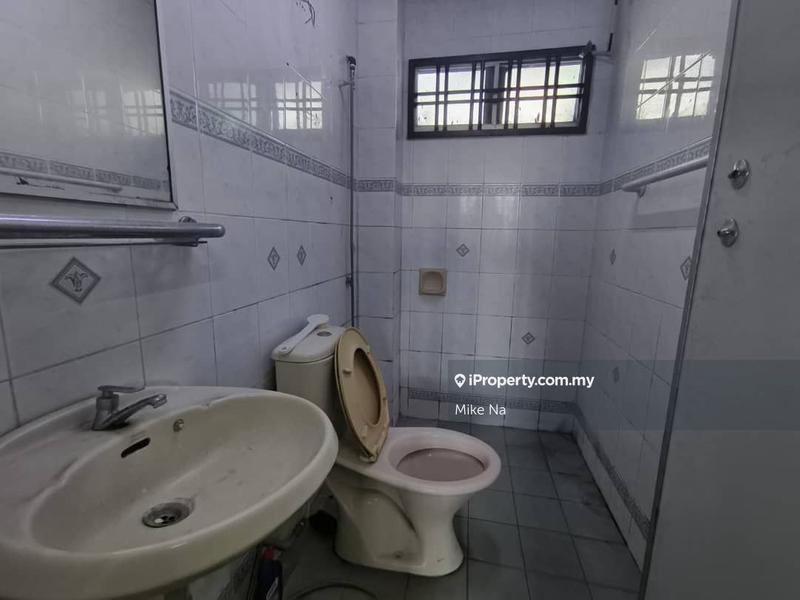 Rumah Berkembar untuk Dijual di Taman Sungai Besi Indah, Seri Kembangan oleh Mike Na - iProperty.com.my
