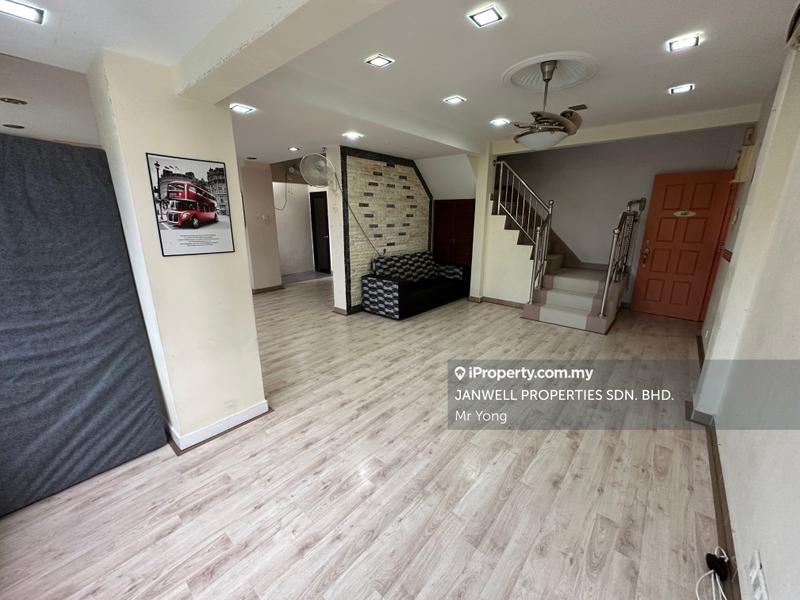 For Sale - Villa OUG