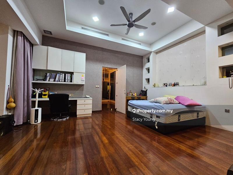 Bungalow House for Sale in Taman Bukit Serdang, Seri Kembangan by Stacy Young - iProperty.com.my