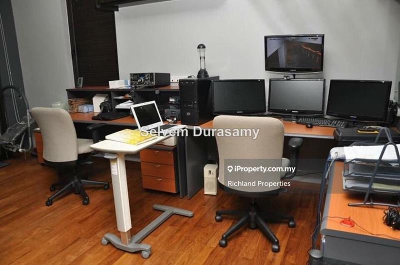 Banglo untuk Dijual di 2 Storey Bungalow @ Seksyen 7, Shah Alam, Shah Alam oleh Selvem Durasamy - iProperty.com.my