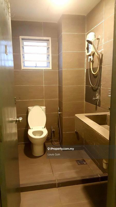 Master Bedroom 1 - Attached Bathroom