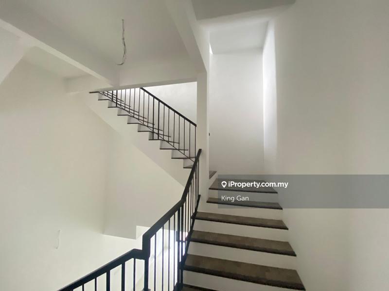 Rumah Bandar untuk Dijual di Affiniti Residences, Taman Bukit Serdang, Seri Kembangan oleh King Gan - iProperty.com.my