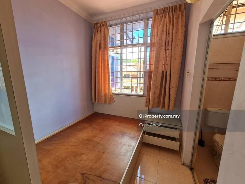 Townhouse for Sale in Taman Bukit Cheng, Cheng by Celia Chew - iProperty.com.my