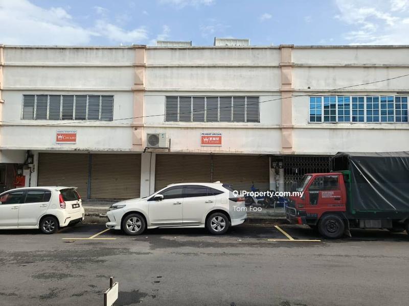 For Rent - Pusat Perdagangan Seri Kembangan, 1. 5 Storey Light Industrial Factory, Commercial Shop Lot
