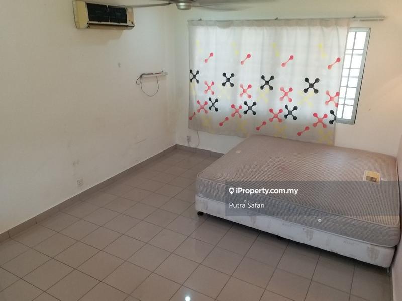 Rumah Berkembar untuk Dijual di Seksyen 9, Shah Alam oleh Putra Safari - iProperty.com.my