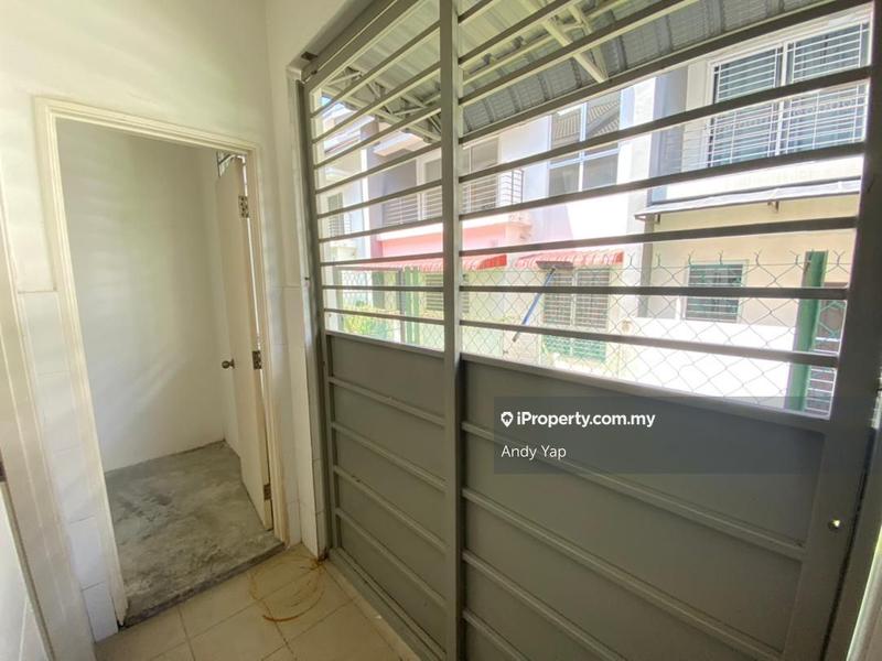 Rumah Teres 3-Tingkat untuk Dijual di Bandar Country Homes, Rawang oleh Andy Yap - iProperty.com.my