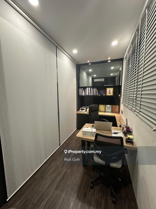 For Sale - Gurney Paragon