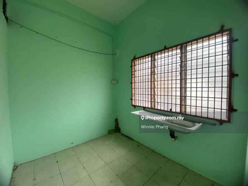 Shop-Office for Sale in Freehold 4 Storey Shop House, Jalan Kubu Jonker, Melaka City by Winnie Phang - iProperty.com.my