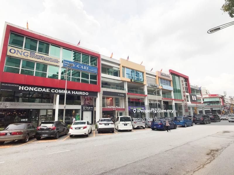 For Sale - Facing Inner Square Good Location with High Exposure 4 Storeys Shop Damansara Utama