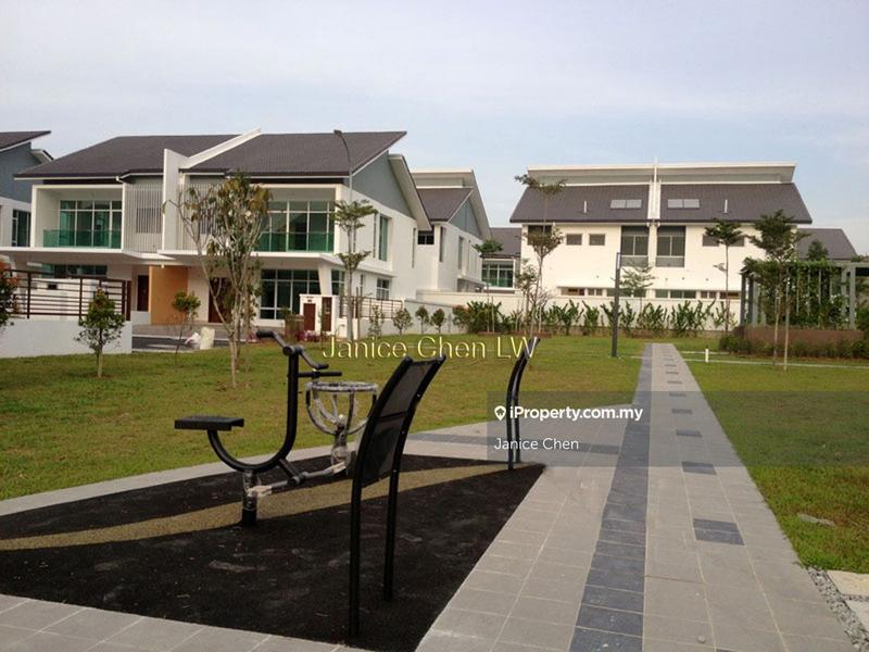 Rumah Berkembar untuk Dijual di Palmiera @ Kinrara Residence, Taman Damai Utama, Puchong oleh Janice Chen - iProperty.com.my