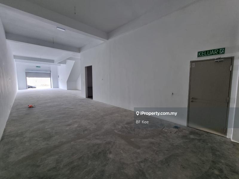 For Sale - 3 storeys FREEHOLD Shop for sale Below Market 30%