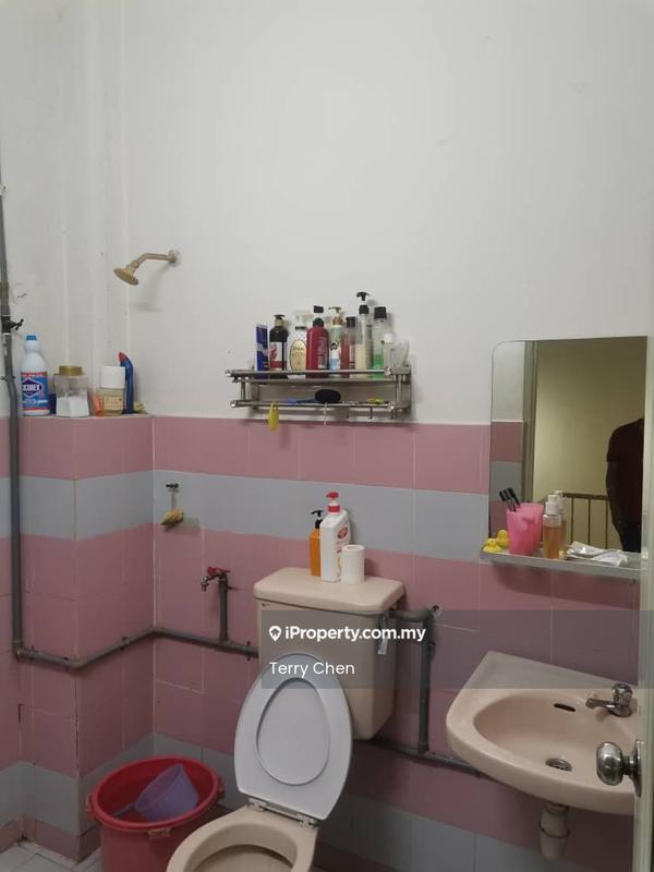 Rumah Teres untuk Dijual di Taman Serdang Jaya, Seri Kembangan oleh Terry Chen - Bathroom - iProperty.com.my