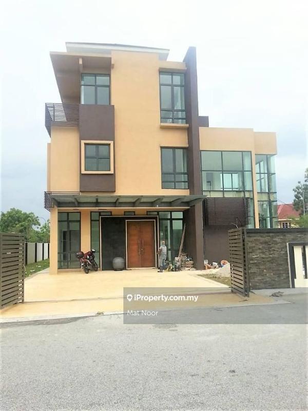 Bungalow House for Sale in Seksyen 7, Shah Alam by Mat Noor - iProperty.com.my