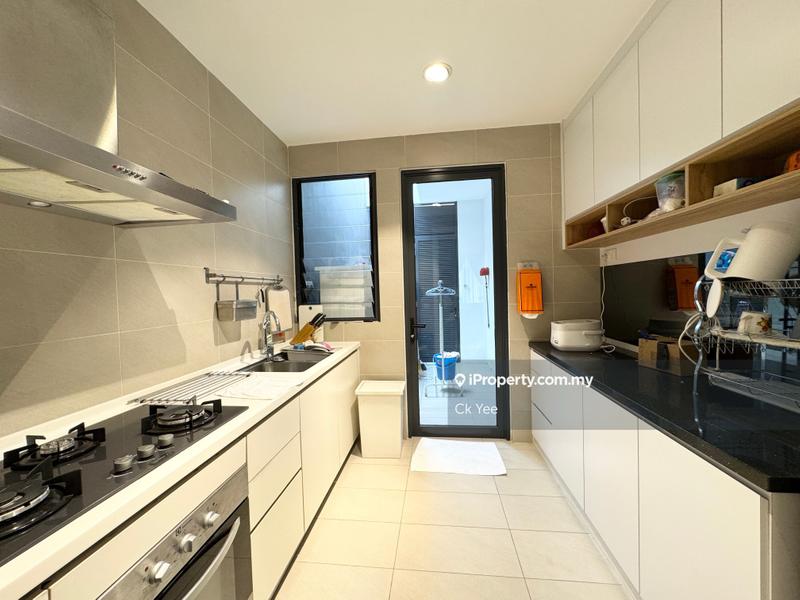 Rumah Teres untuk Dijual di Mines Resort City, Seri Kembangan oleh Ck Yee - iProperty.com.my