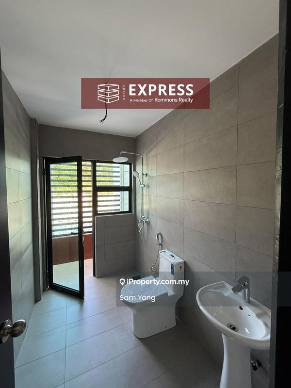 Rumah Teres 2-Tingkat untuk Dijual di Luak Bay, Miri oleh Sam Yong - Bathroom - iProperty.com.my