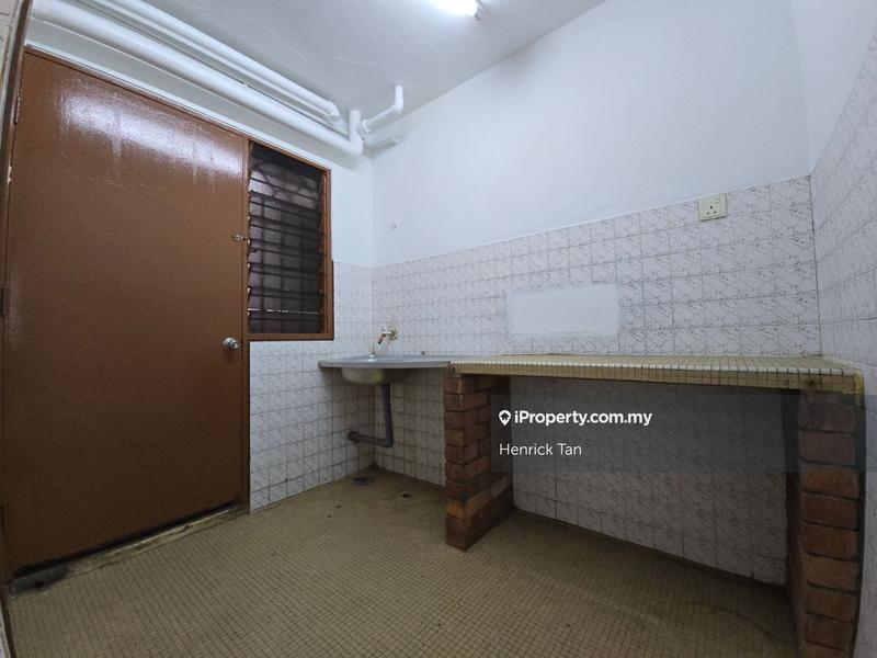 Flat for Sale in Pangsapuri SS8 Kelana Jaya by Henrick Tan - iProperty.com.my