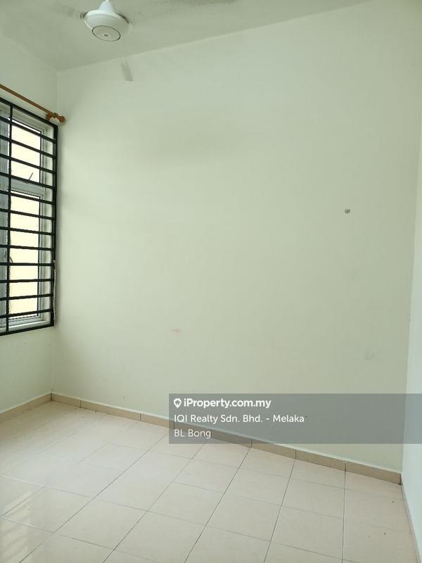 Pangsapuri untuk Dijual di Pangsapuri Bukit Beruang Permai (University Green) oleh BL Bong - iProperty.com.my