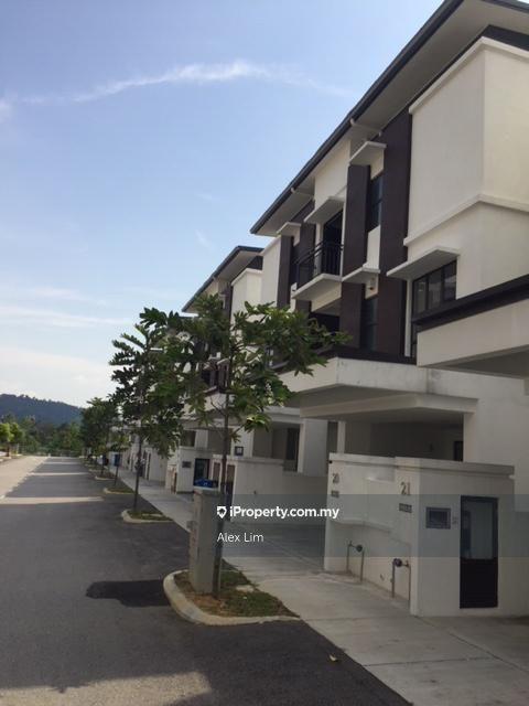 Rumah Berangkai 3 Tingkat untuk Dijual di 50 Residensi Cahaya SPK, Shah Alam oleh Alex Lim - iProperty.com.my