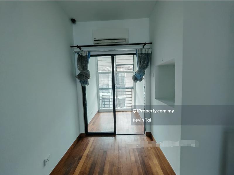 Rumah Berangkai 3 Tingkat untuk Dijual di Meadow Lakefields, Sg Besi, Sungai Besi oleh Kevin Tai - Balcony - iProperty.com.my