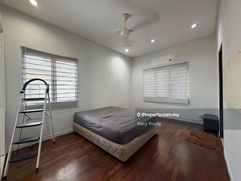 Rumah Berkembar untuk Dijual di Bandar Sungai Long, Selangor oleh Stacy Young - iProperty.com.my