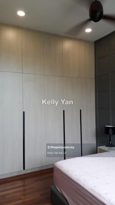 Bungalow House untuk Dijual di Taman Melawati, Ulu Kelang oleh Kelly Yan Kai Lit - Bedroom 1 built in wardrobe - iProperty.com.my